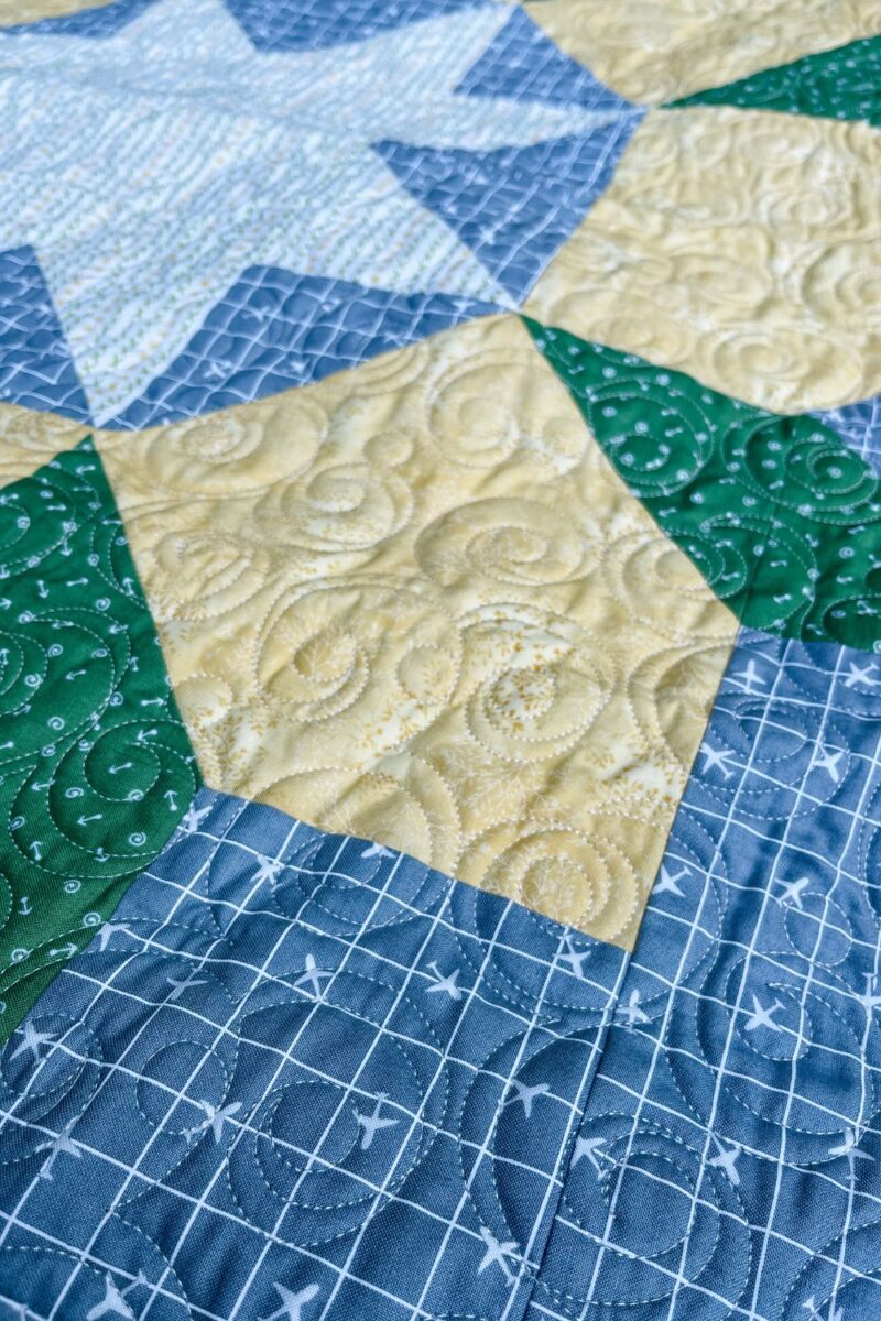 Close up of the Curly pantograph quilting on the finished Swoon quilt