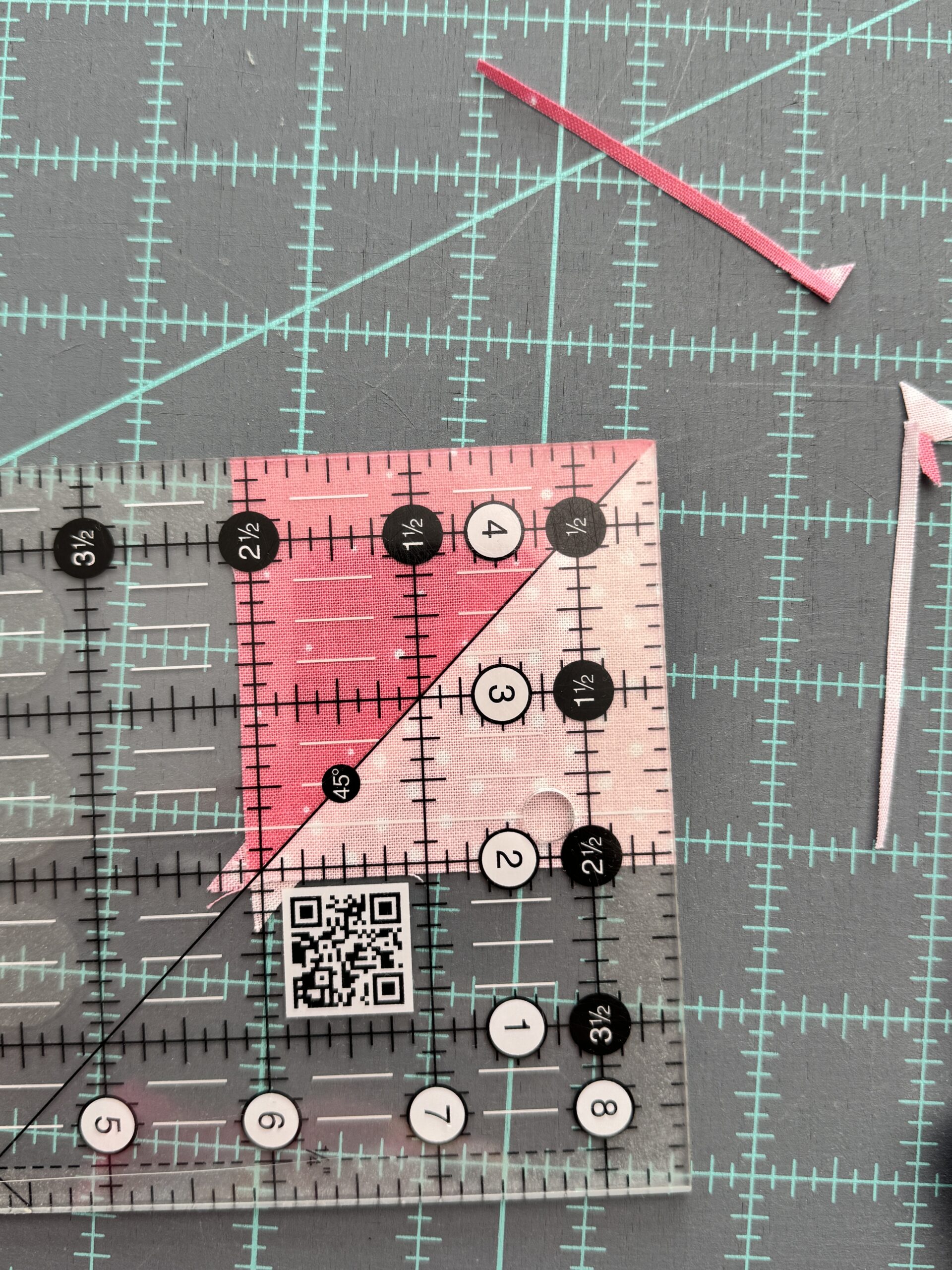 trimming half square triangle using ruler diagonal line