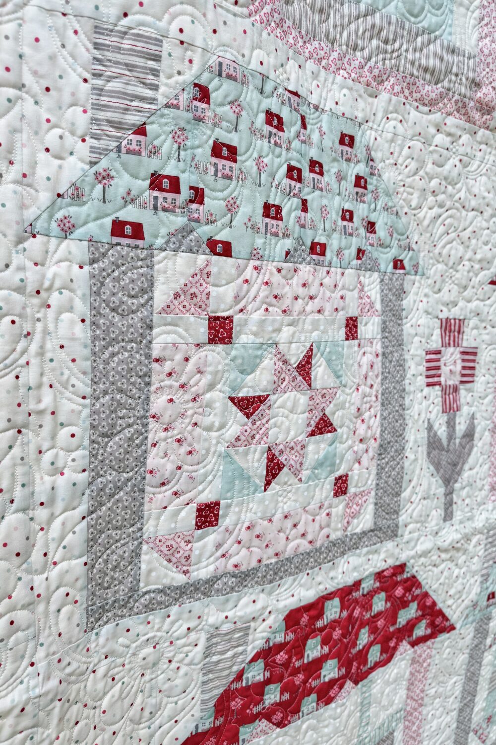 Close-up of Dogwood Bouquet pantograph design quilted across the Designer Mystery Quilt.