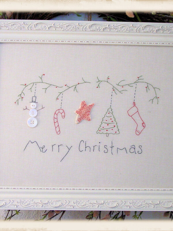 Merry Christmas embroidery pattern by Plumcute featuring stitchery with buttons and quilt fabric accents